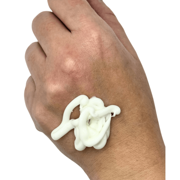 Konsystencja Balsamu natłuszczającego do skóry atopowej Atopicin – skóra atopowa – 500 ml Konsystencja Balsamu natłuszczającego do skóry atopowej Atopicin skóra atopowa 500ml