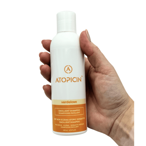 Szampon na atopowe zapalenie skóry - dłoń Szampon na atopowe zapalenie skóry - Atopicin, widok w dłoni